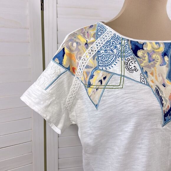 Chico's Top Size 1 (8) Short Sleeve Patch Detail - Picture 4 of 12